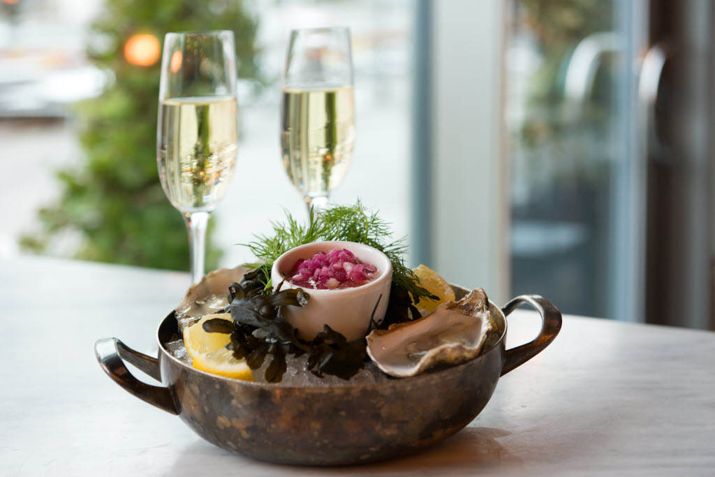 Copyright: : Niklas Hagelbeck Scandic-Rubinen-Bar-Delikatessen.jpg